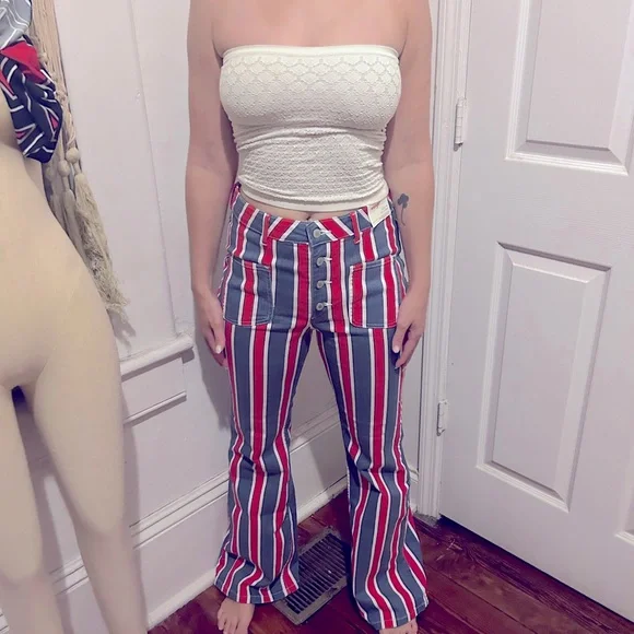 NWT Wrangler Women’s Americana High Rise Fierce Flare Jean. - Picture 3 of 5